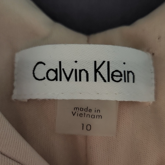 Dress - Picture 7 of 7